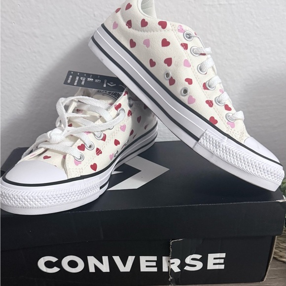 Converse Adult Street Ox Low Top Sneakers - Red Cream Heart M 6.5/W 8.5 - Picture 2 of 6